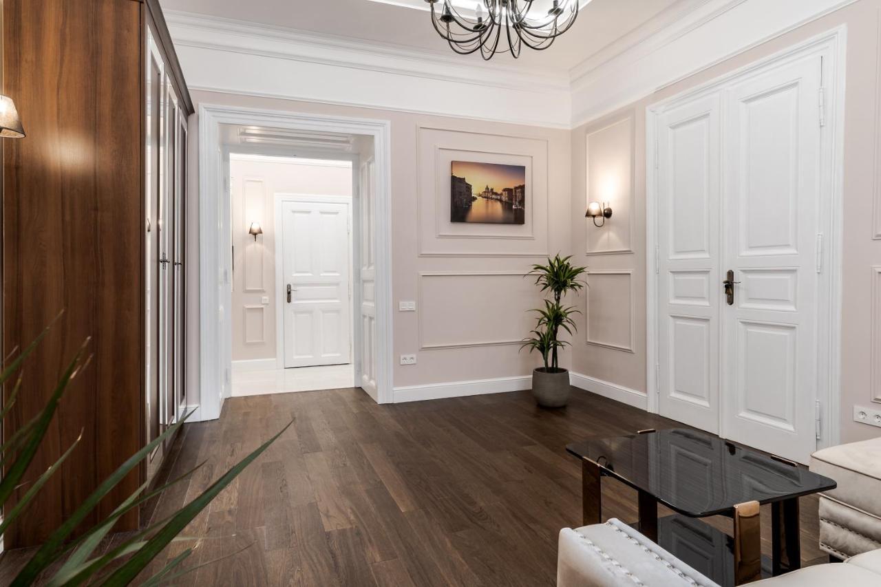 לבוב Neoclassic Apartment מראה חיצוני תמונה