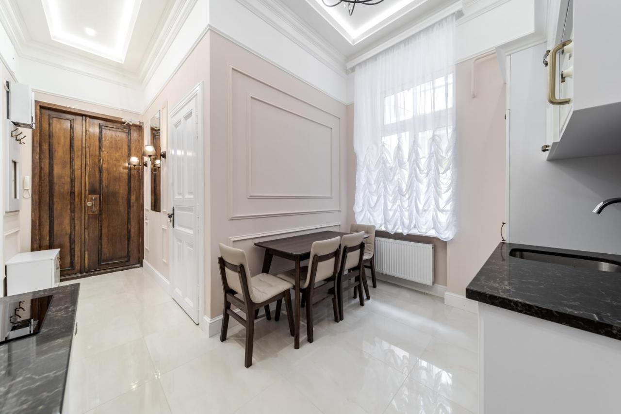 לבוב Neoclassic Apartment מראה חיצוני תמונה